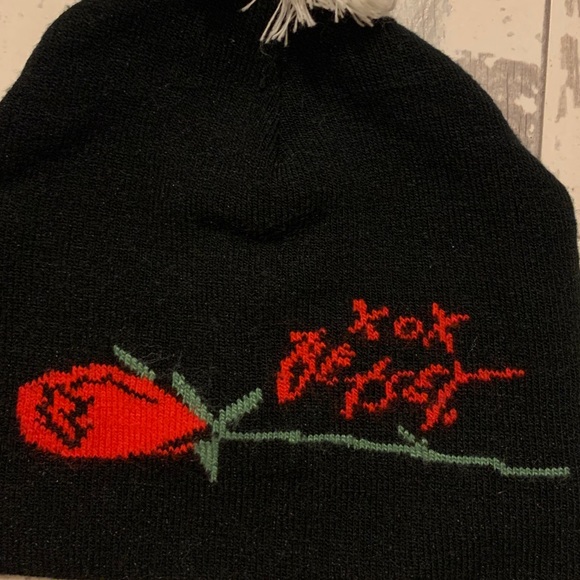 Cute/Cozy Rose🌹 Betsey Johnson Toboggan O/S - Picture 5 of 6